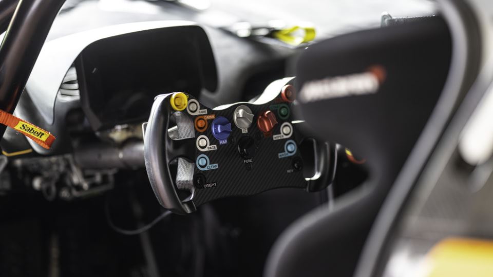 خودروی مسابقه‌ای مک‌لارن آرتورا GT4