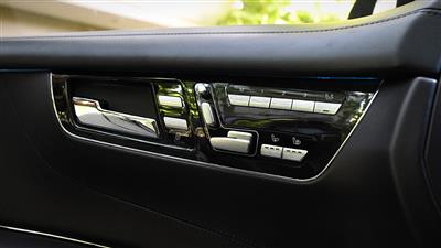 دکمه های تنظیم برقی صندلی راننده در مرسدس‌بنز CL500