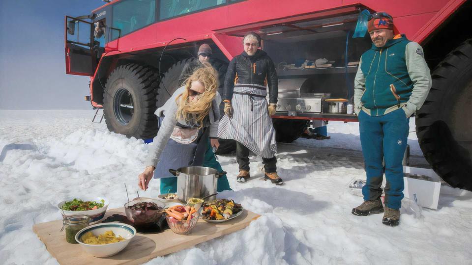آفرود با اتوبوس Sleipnir در طبیعت یخی ایسلند