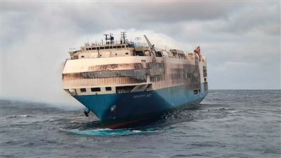 آتش سوزی خودروهای گروه فولکس روی کشتی در اقیانوس اطلس