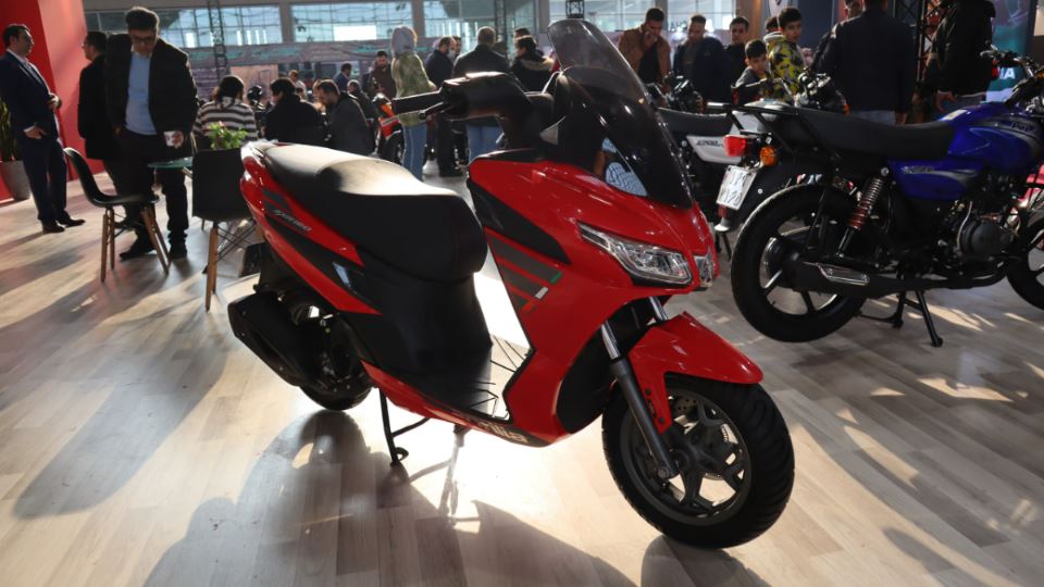 موتورسیکلت آپریلیا غرفه کبیر موتور نمایشگاه موتورسیکلت 1401
