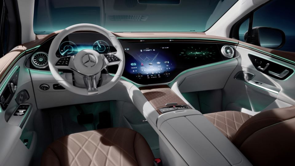 مرسدس بنز EQE SUV