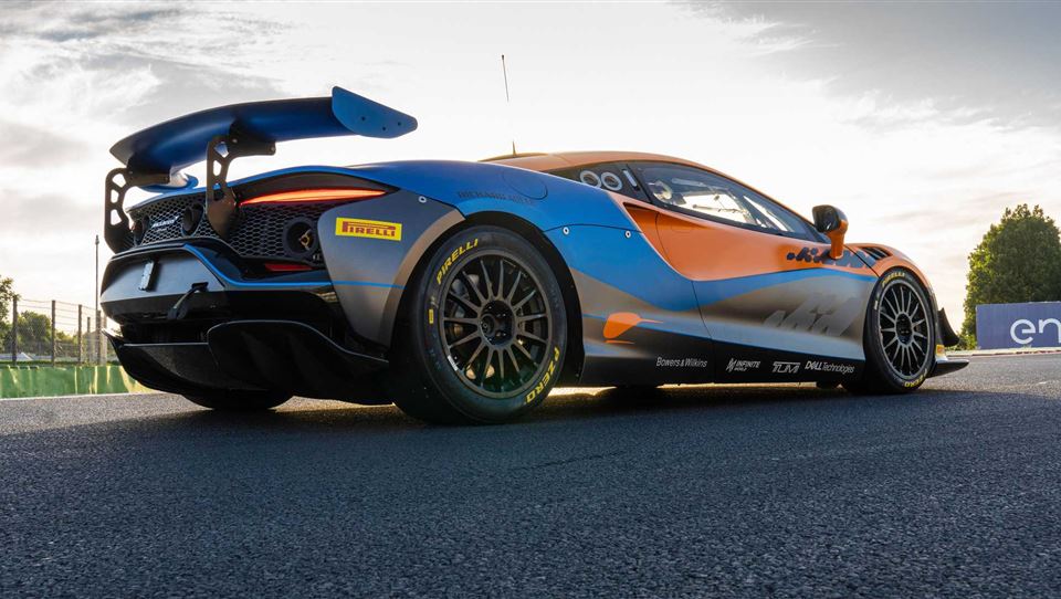 خودروي مسابقه‌اي مک‌لارن آرتورا GT4