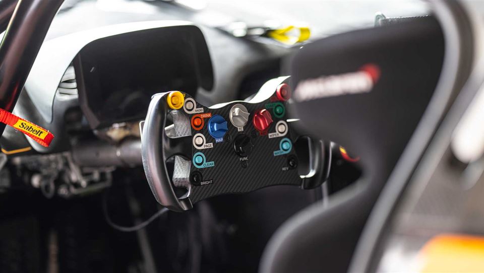 خودروي مسابقه‌اي مک‌لارن آرتورا GT4