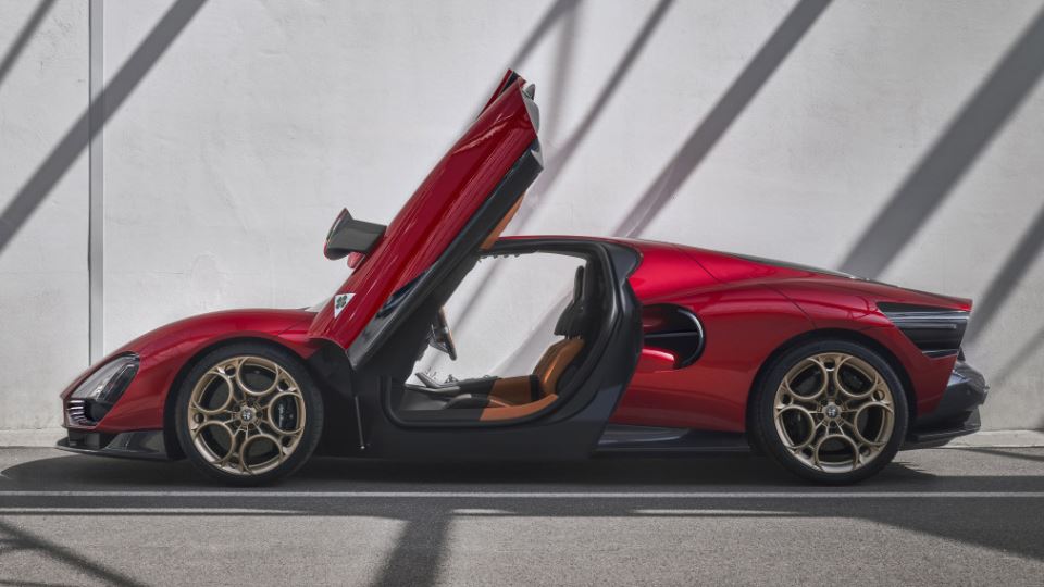 آلفارومئو 33 استراداله - Alfa Romeo 33 Stradale