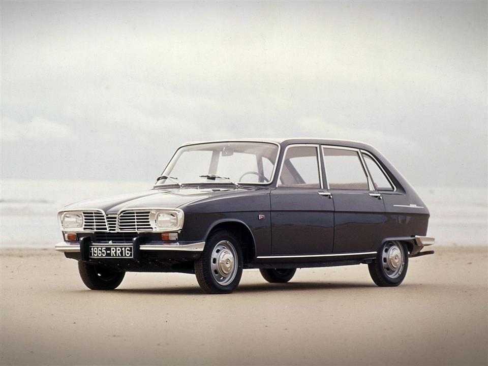 در ژانویه رنو 16 با طراحی سنت&zwnj;شکن خود ،اولین خودروی هاچ&zwnj;بکی بود که تاثیر زیادی بر بازار خودرو گذاشت. طراحی خارجی این خودرو در آن دوران، چیزی بسیار فراتر از زمان بود.