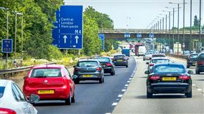 امکان حذف علائم ترافیکی از جاده‌های انگلیس تا سال 2027 