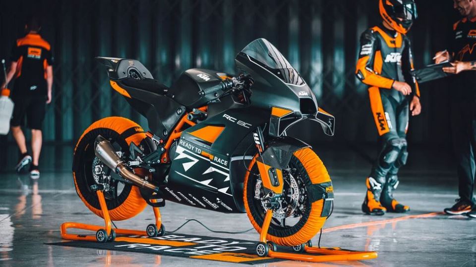 موتورسیکلت مسابقه ای کی تی ام RC8C