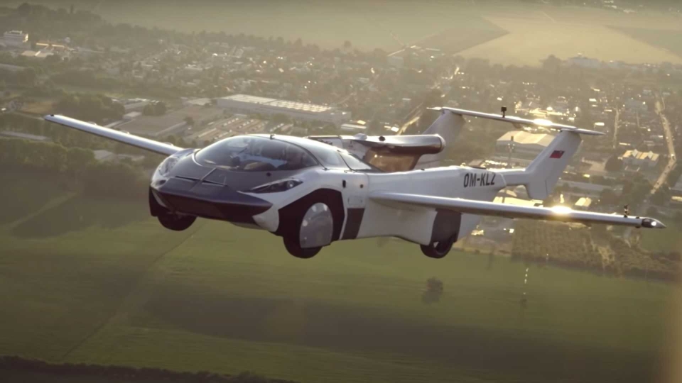 نخستین پرواز موفقیت‌آمیز خودروی پرنده AirCar