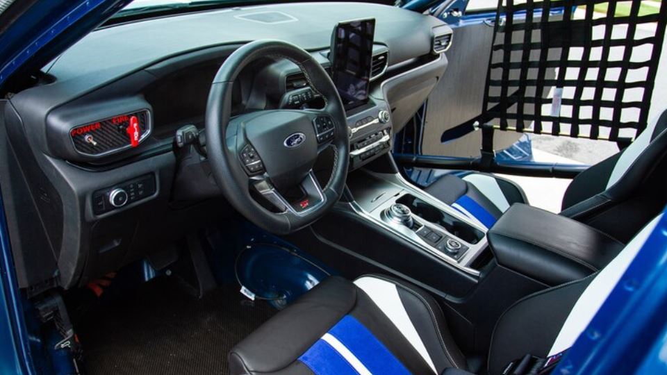 فورد اکسپلورر ST برای آموزش مهارت‌های رانندگی