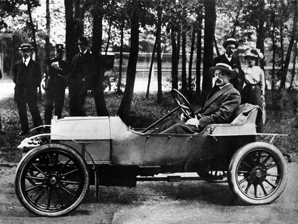 بوگاتی تاسیس می&lrm;شود. اتوره بوگاتی اولین خودروی خود را در زیرزمین گاراژ خود در آلمان با نام تایپ 10 می&zwnj;سازد.