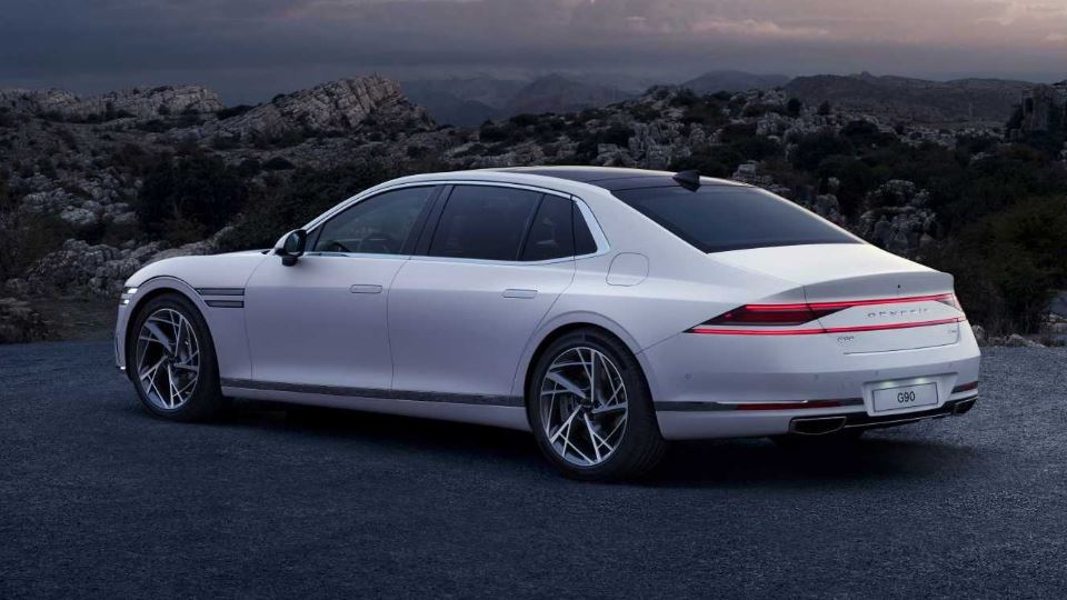جنسیس G90
