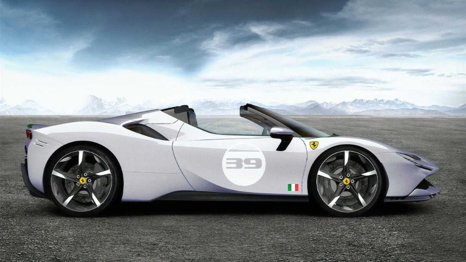 فراری SF90 اسپاید نسخه Bianco Courmayeur