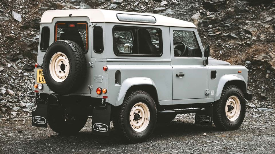 لندرور دیفندر کلاسیک نسخه V8 Islay