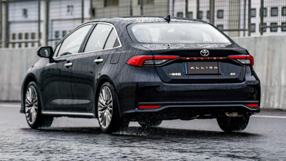 تویوتا آلیون 2021