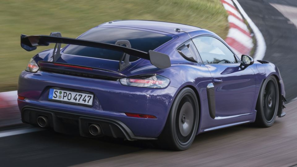 پورشه 718 کیمن GT4 RS با کیت منتی