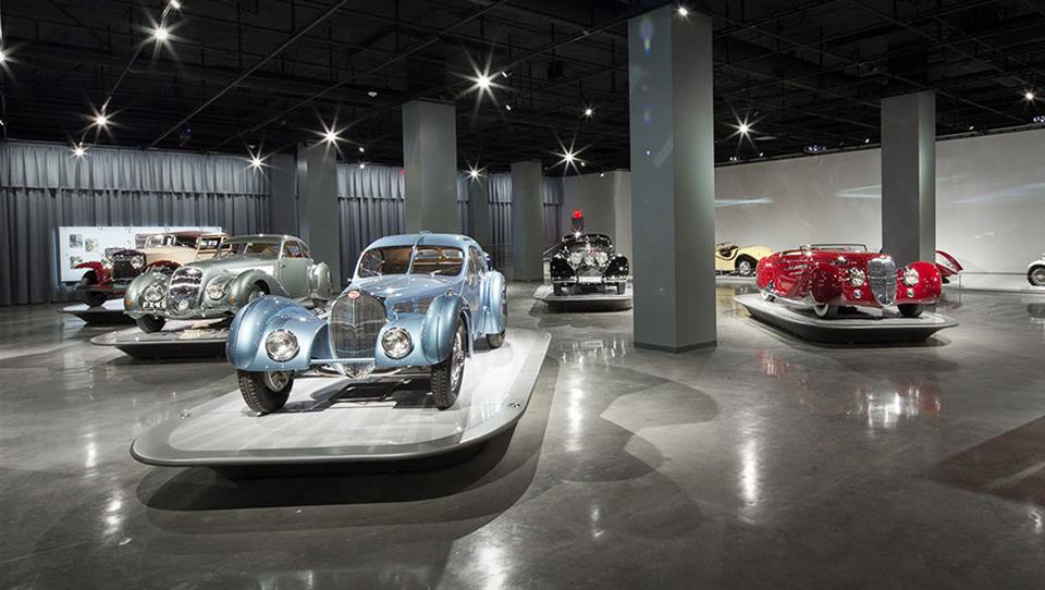2 - موزه خودروی پترسن (کالیفرنیا، آمریکا)
