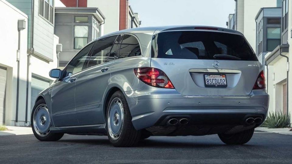 مرسدس بنز R63 AMG
