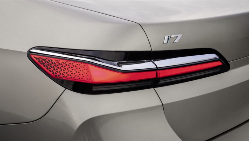 ب‌ام‌و i7 سري 7 برقي مدل 2023