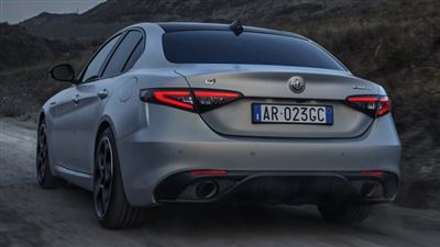 آلفارومئو جولیا 2023