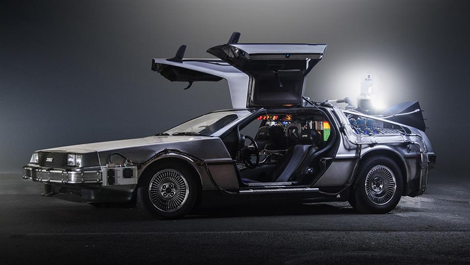 1. ماشین زمان «دلورین» (DeLorean)