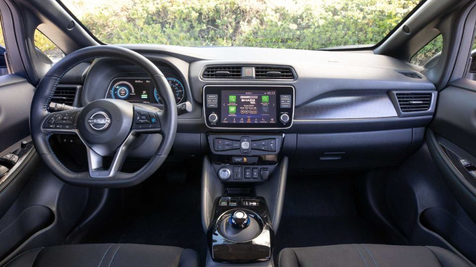 نیسان لیف 2023