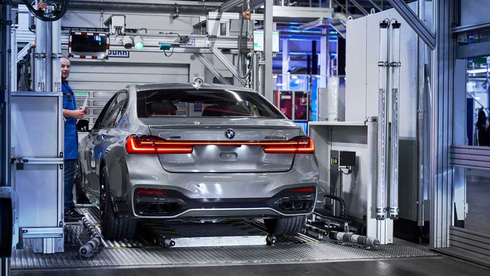 بامو M760i xDrive