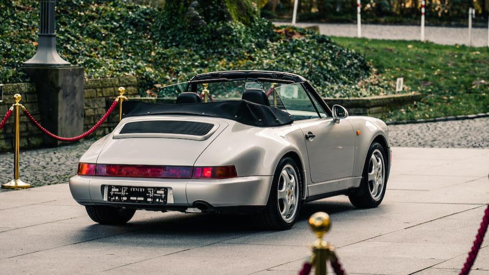 حراج پورشه 911 متعلق به مارادونا