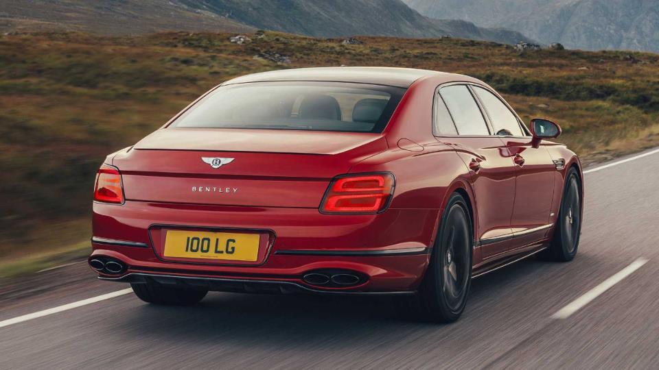 بنتلی فلایینگ اسپور با پیشرانه هشت سیلندر