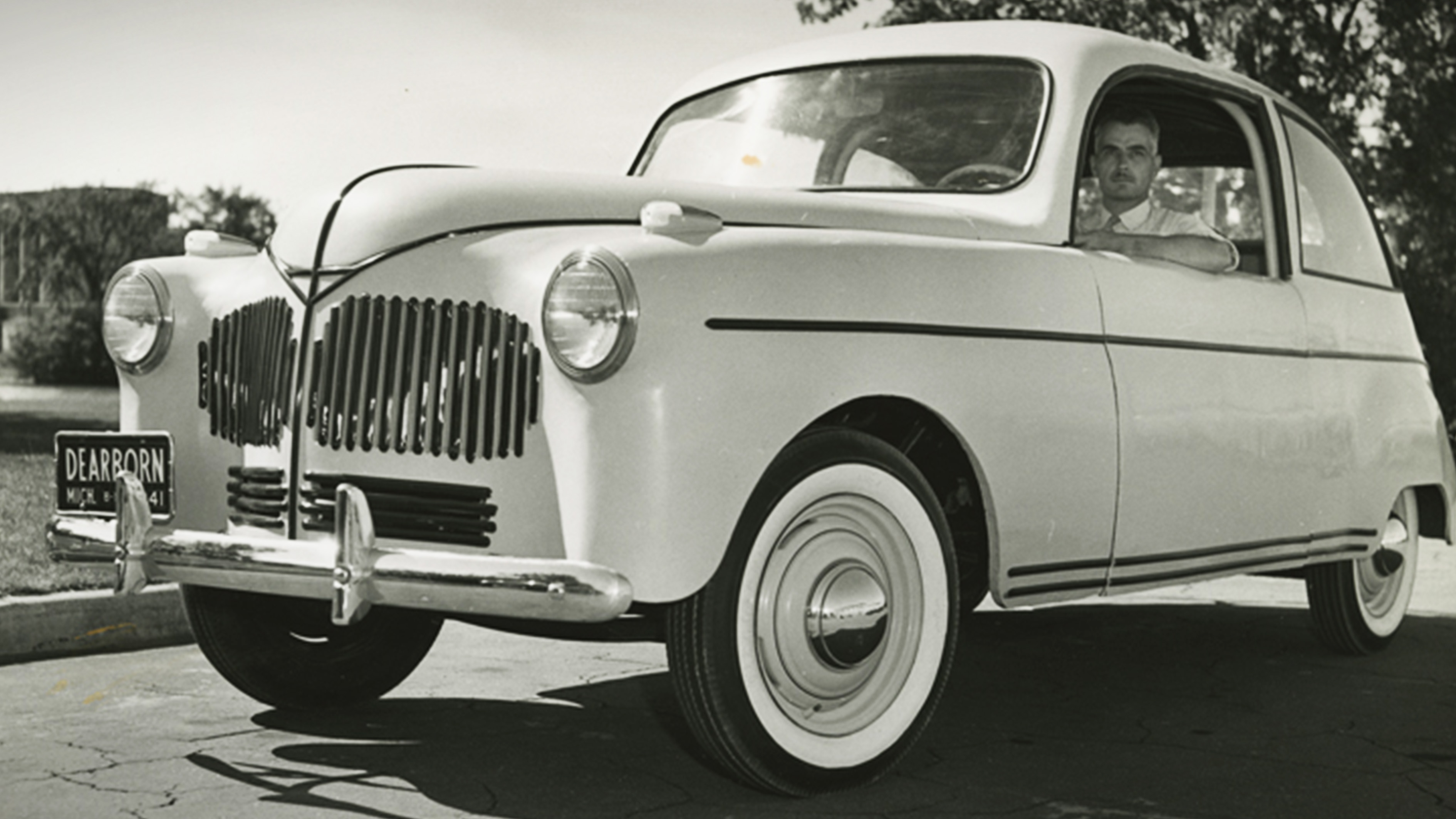 هنری فورد در سال 1941 خودرویی با بدنه پلاستیکی ساخت، که سویا از مواد اولیه آن بوده است.