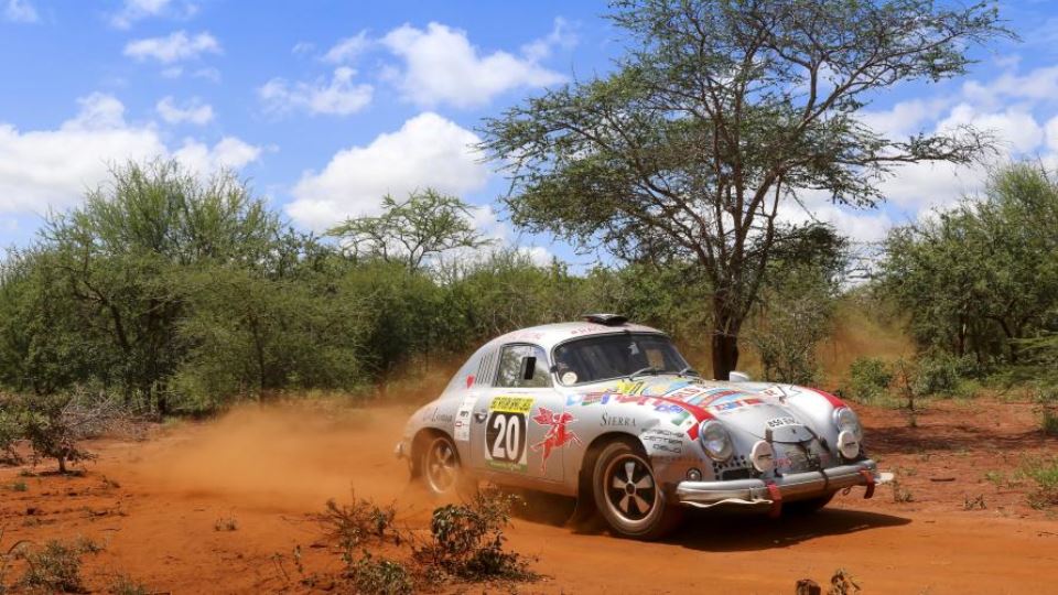 پورشه 356 ماجراجو در رالی آفرود