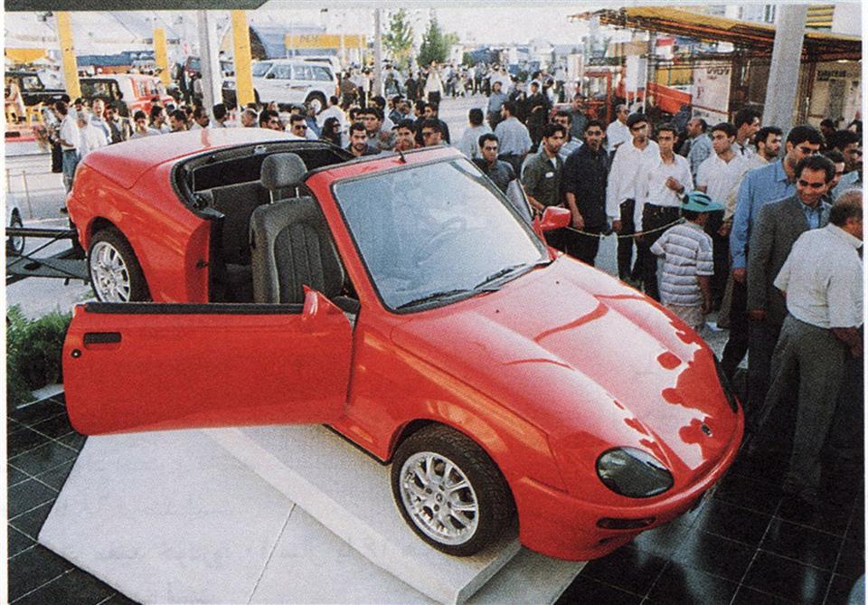 آنا قرار بود اولین رودستر ایرانی باشد. شرکت رنوس خودرو قرار بود در اوایل دهه هشتاد شمسی این خودرو را در دو مدل عرضه کند. آنا در حقیقت نمونه مونتاژ شده یک خودروی کیت بریتانیایی، یعنی 