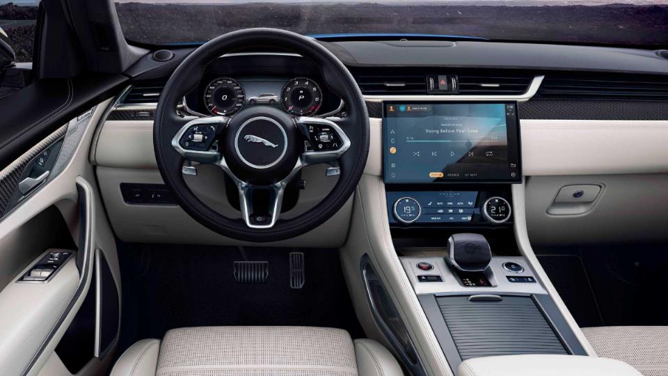 کابین جگوار F-Pace سری SVR مدل 2021