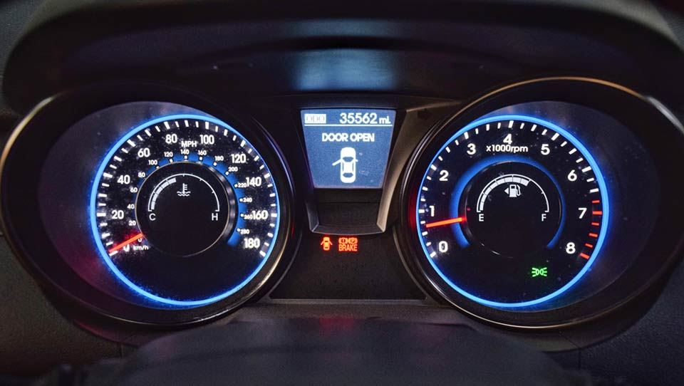 نمایشگر دورموتور و سرعت در هیوندای جنسیس کوپه