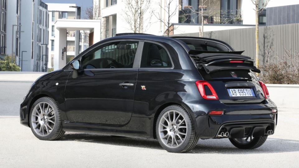 فیات آبارث 695