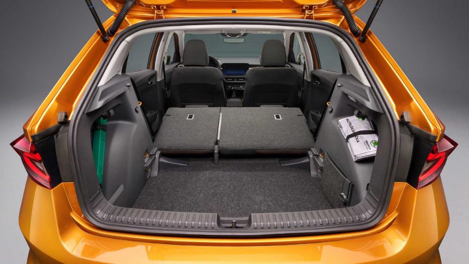 فضای بار اشکودا فابیا مدل 2021