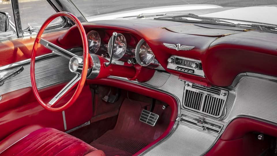 کابین و امکانات ملاقات با فورد ثاندربرد مدل 1963