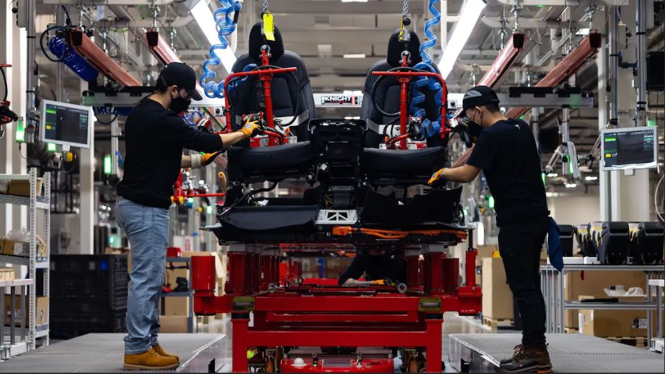 خط تولید محصولات تسلا