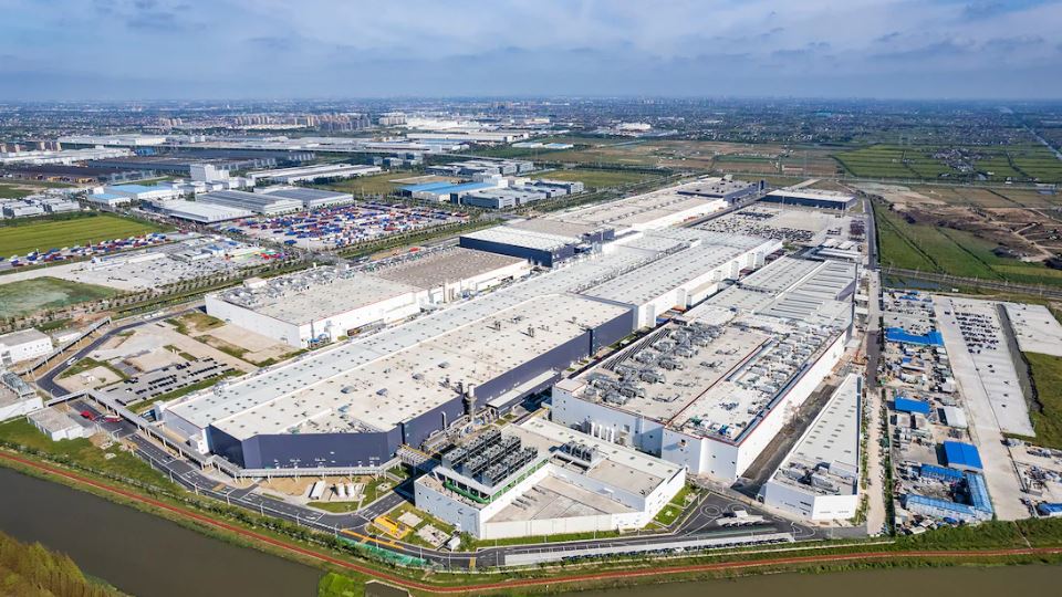 کارخانه تسلا در چین