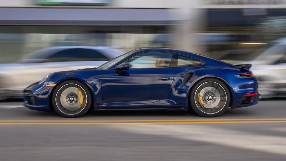 2 - پورشه 911  توربو S مدل 2021 – 2.2 ثانیه