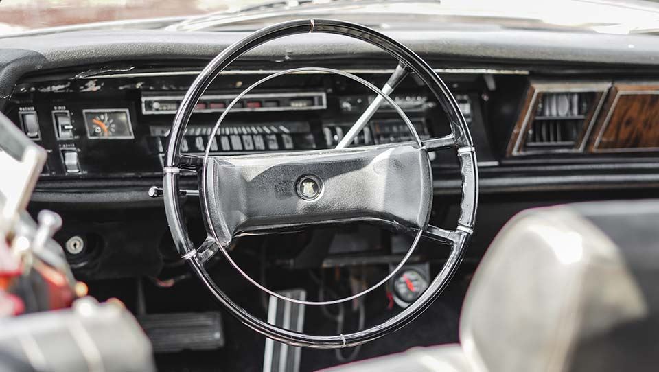 کابین کرایسلر نیویورکر هاردتاپ سدان 1969