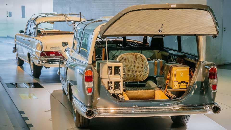 مرسدس‌بنز آدنائر 300 Messwagen خودرویی برای جمع‌آوری داده