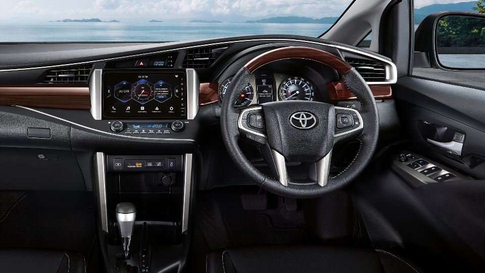 تویوتا اینووا Toyota Innova مینی ون 7 نفره