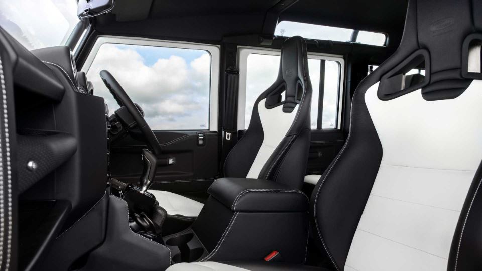  لندرور دیفندر کلاسیک V8 تروفی II