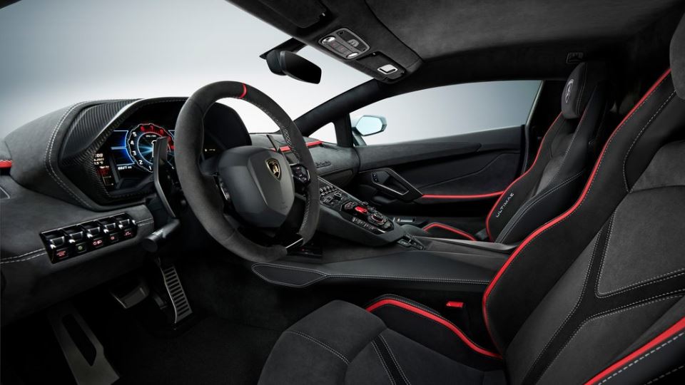 کابین لامبورگینی اونتادور اولتیما 