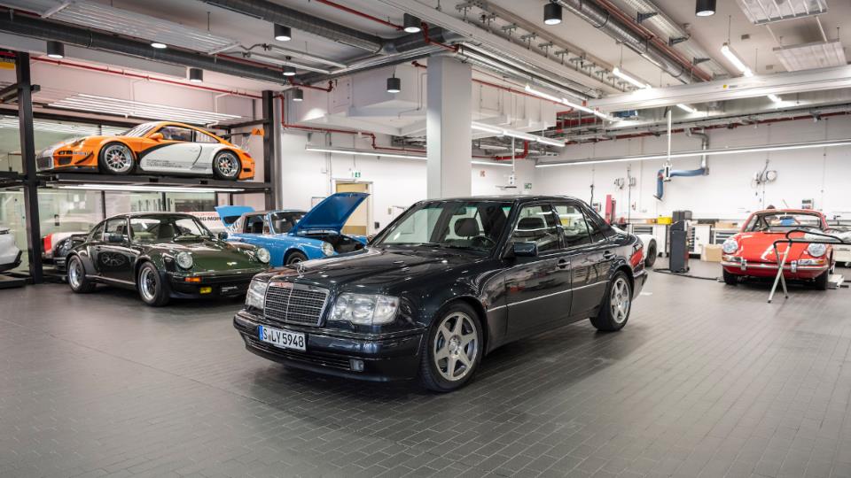 سی‌سالگی بنز 500E