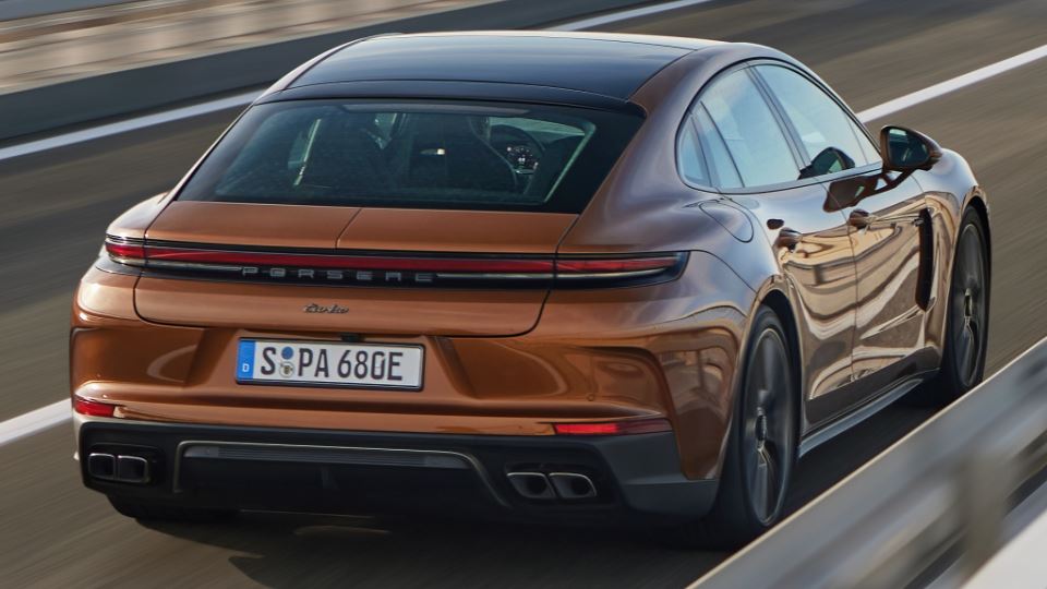 پورشه پانامرا 2024