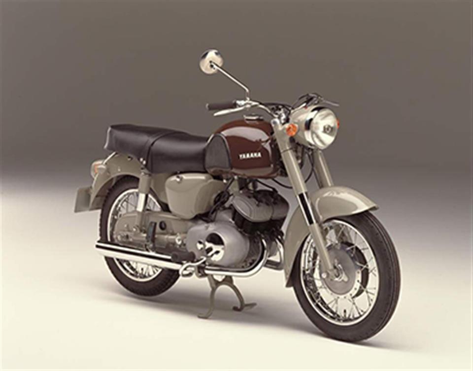 یاماها، اولین موتورسیکلت&zwnj;هایش را در این سال به بازار آمریکا صادر کرد. در آن زمان، نمایندگی یاماها در آمریکا را شرکتی به&zwnj;نام Cooper Motors برعهده داشت. 