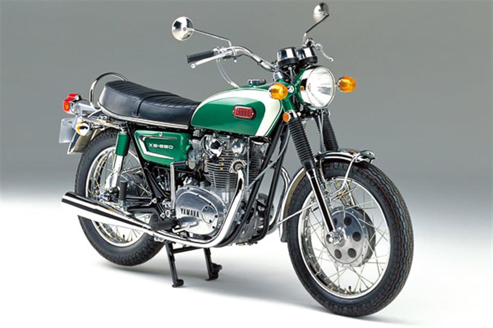 اولین موتورسیکلت چهارزمانه یاماها در این سال و با نام XS-1 معرفی شد. حجم انجین این موتورسیکلت 650 سی&zwnj;سی بود و سیلندرهایش به&zwnj;صورت عمودی در کنار یکدیگر قرار داشتند.