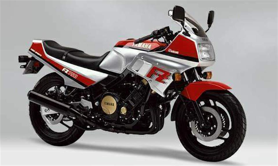 یاماها برای نخستین&zwnj;بار از انجینی با 5 سوپاپ در هر سیلندر، برای موتورسیکلت اسپرت خود یعنی FZ750 استفاده کرد.